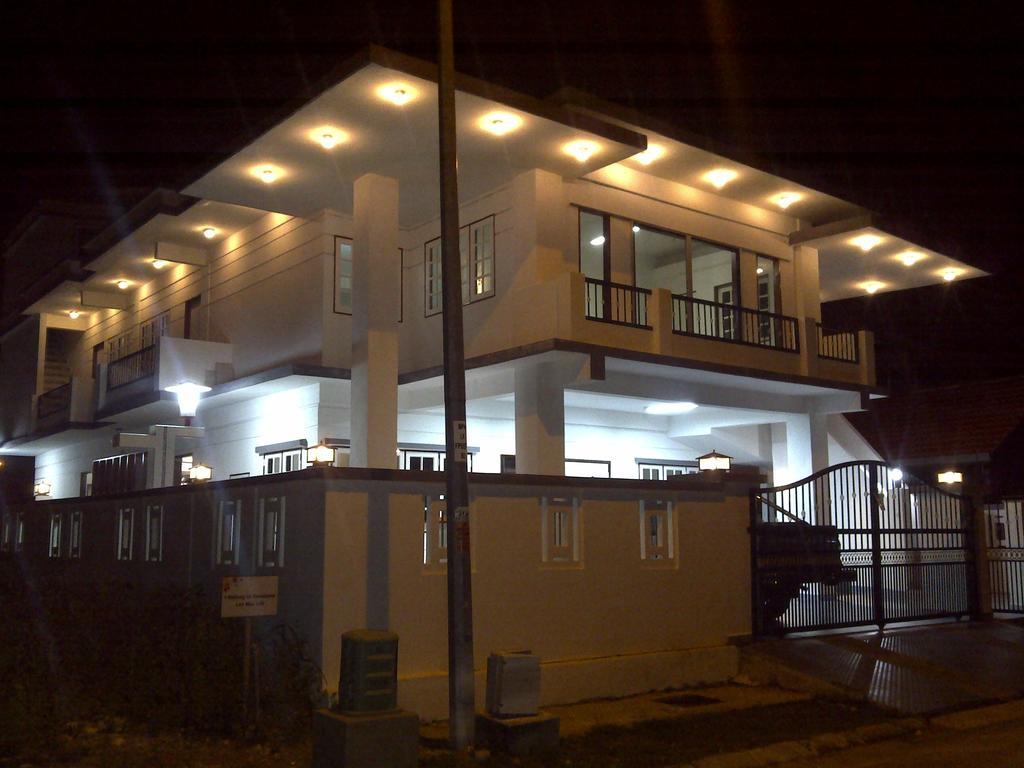 Formula One Bed And Breakfast F1 Sepang Klia Klia2 Kuala Lumpur International Airport Transit Nilai Exterior foto